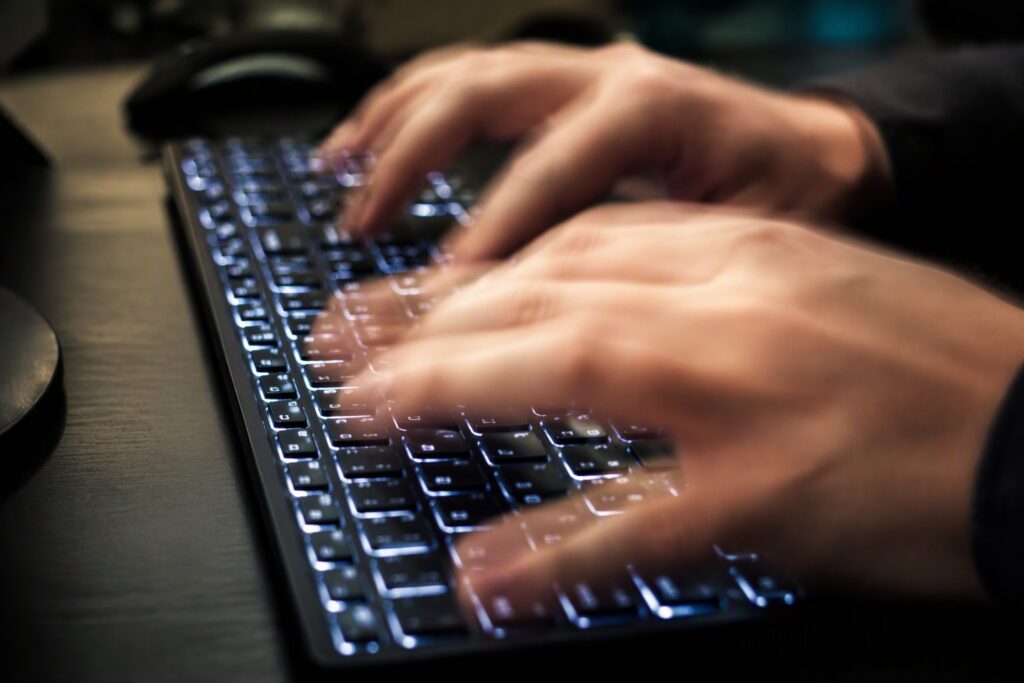 Corso online di dattilografia: scrittura veloce a dieci dita con tecnica della tastiera cieca